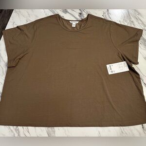 Athleta essential tee tshirt essentiel plus size 3x
Brand new with tags! 👋